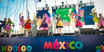 Fiesta cultural llena de color y tradición durante la gran celebración de Pueblos Mágicos