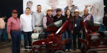Entrega Saderh proyectos agropecuarios en Chapulhuacán y Jacala