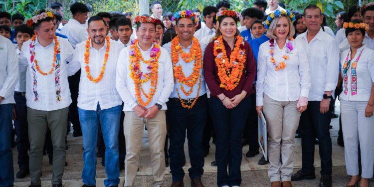 Alfredo San Román agradece el valioso apoyo del sector educativo en las fiestas de Xantolo 2025