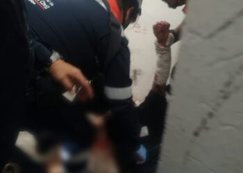 De agresor a lesionado: hombre se hiere gravemente dentro de barandilla municipal