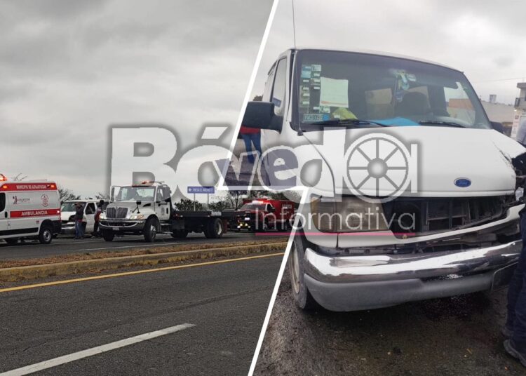 Combi “patito” choca en Alfajayucan; siete estudiantes lesionados