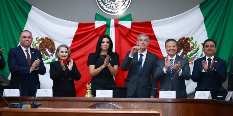 Hidalgo reconoce la trayectoria de José Vergara con la Presea Pedro María Anaya 2025