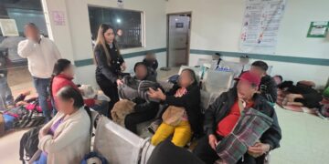 DIF Huejutla protege a familias ante el frío con entrega de cobijas y acciones preventivas de salud