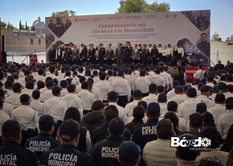 Julio Menchaca refuerza la seguridad y reconoce a policías de Hidalgo