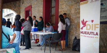 DIF Huejutla supera meta en Jornada de Vacunación de diciembre
