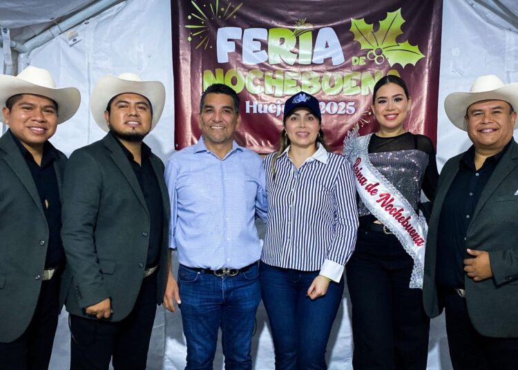 Trío Aurora Hidalguense llena de orgullo y tradición el Teatro del Pueblo en Huejutla