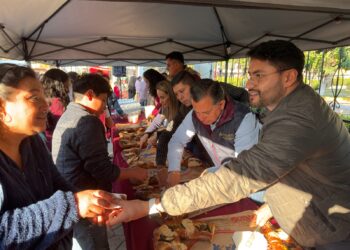 Cuautepec celebra la tradicional partida de rosca con familias del municipio