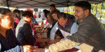 Cuautepec celebra la tradicional partida de rosca con familias del municipio