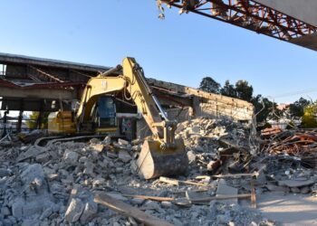 Avanza demolición del Salón de Plenos del Congreso del Estado de Hidalgo