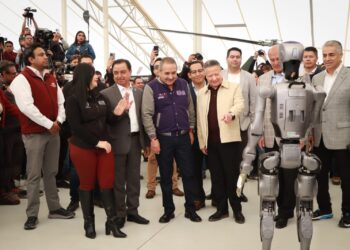 Julio Menchaca consolida formación de hidalguenses en áreas STEM