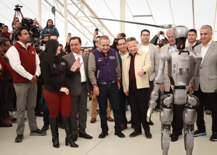 Julio Menchaca consolida formación de hidalguenses en áreas STEM