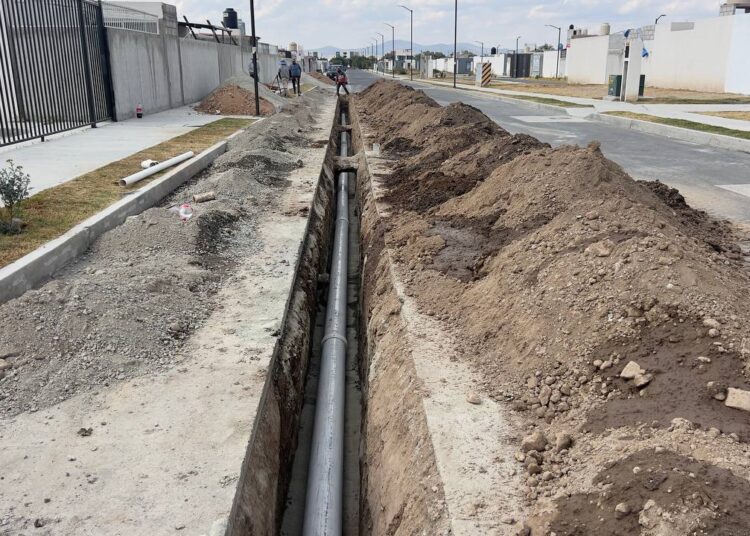 En construcción nueva línea de agua potable en Mineral de la Reforma