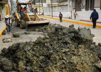 Gobierno de Huejutla atiende problemática de aguas residuales en la zona Centro