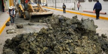 Gobierno de Huejutla atiende problemática de aguas residuales en la zona Centro