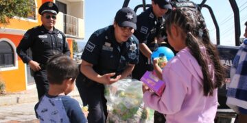 Seguridad pública comparte alegría del Día de Reyes con la niñez pachuqueña