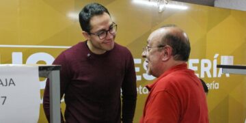 Jorge Reyes, alcalde de Pachuca supervisa  atención a contribuyentes durante pago del predial