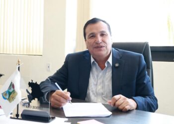 Álvaro Bardales formaliza su registro a la ASF