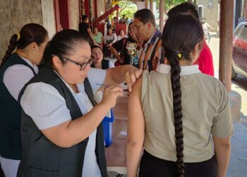 DIF Huejutla refuerza la prevención de enfermedades con jornada de vacunación