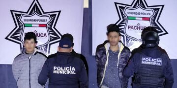 Detienen a dos personas en Pachuca; llevaban presuntas sustancias ilícitas