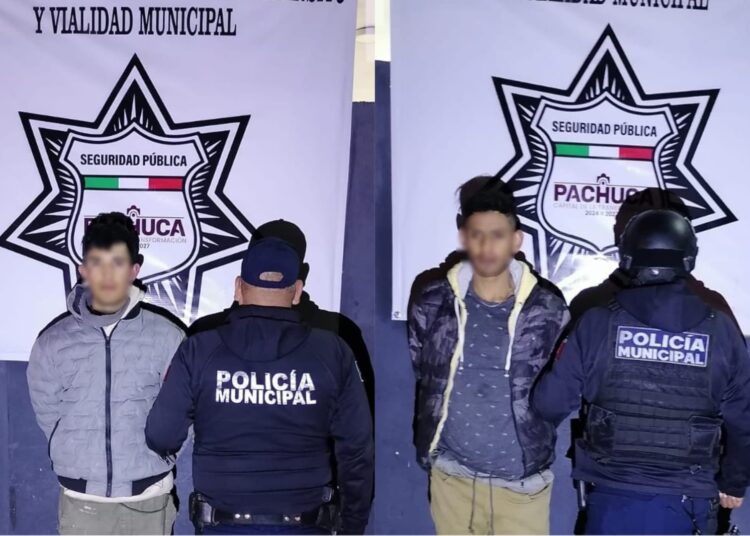 Detienen a dos personas en Pachuca; llevaban presuntas sustancias ilícitas