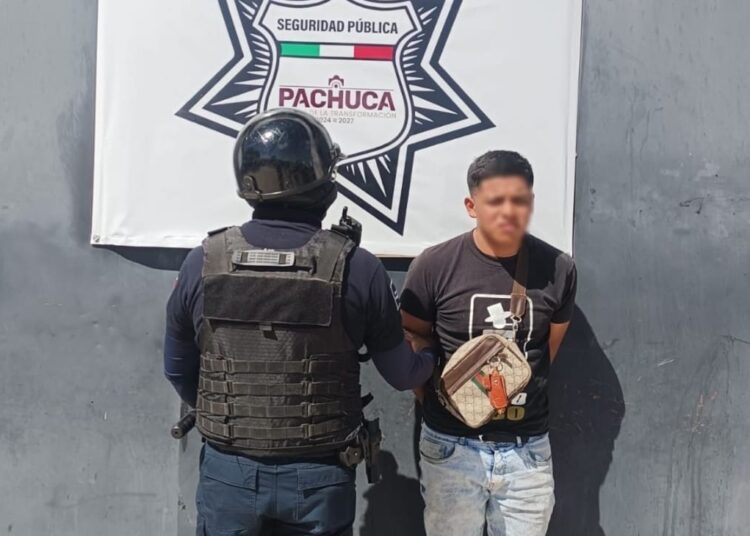 Detienen en Pachuca a joven con motocicleta con reporte de robo