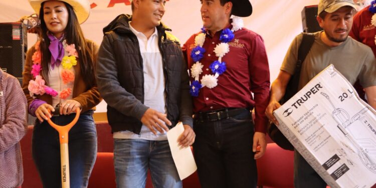 Fortalece gobierno de Hidalgo al campo de Tlahuiltepa, mediante una inversión superior a los 3.5 mdp