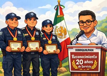 Gobierno de Ixmiquilpan reconoce a policías municipales por más de 20 años de servicio