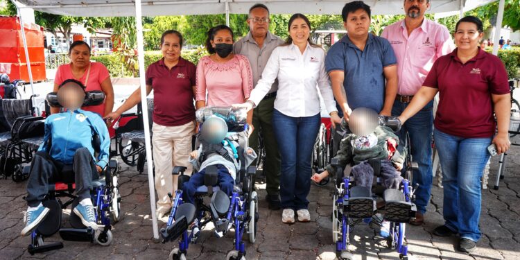 DIF Huejutla impulsa la inclusión con cerca de 100 Ayudas Colibrí