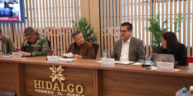 Menchaca Salazar revisa avances del tren AIFA–Pachuca