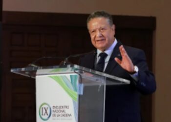 Julio Menchaca cobija a la cadena Fibra-Textil-Vestido-Calzado