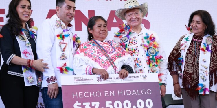 Julio Menchaca proyecta al sector artesanal hidalguense