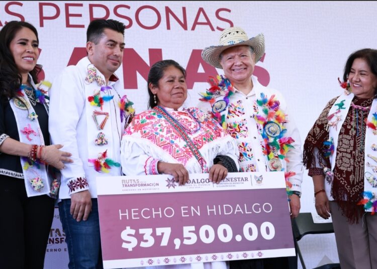 Julio Menchaca proyecta al sector artesanal hidalguense