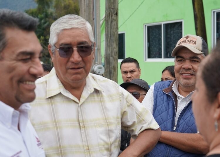 ENTREGA ALFREDO SAN ROMÁN PUENTE VEHICULAR Y REFUERZA ACCIONES DE BIENESTAR EN HUEJUTLA