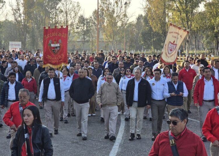 Marchan petroleros en Tula por el 50 aniversario de la refinería y la Expropiación Petrolera