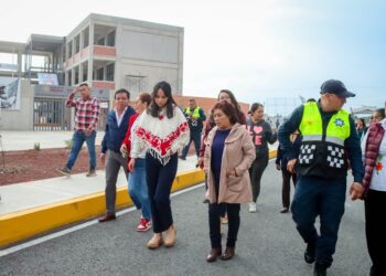 Gobierno Municipal potencia seguridad y movilidad en la colonia Expresidentes con obras de alumbrado y urbanización