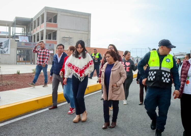 Gobierno Municipal potencia seguridad y movilidad en la colonia Expresidentes con obras de alumbrado y urbanización
