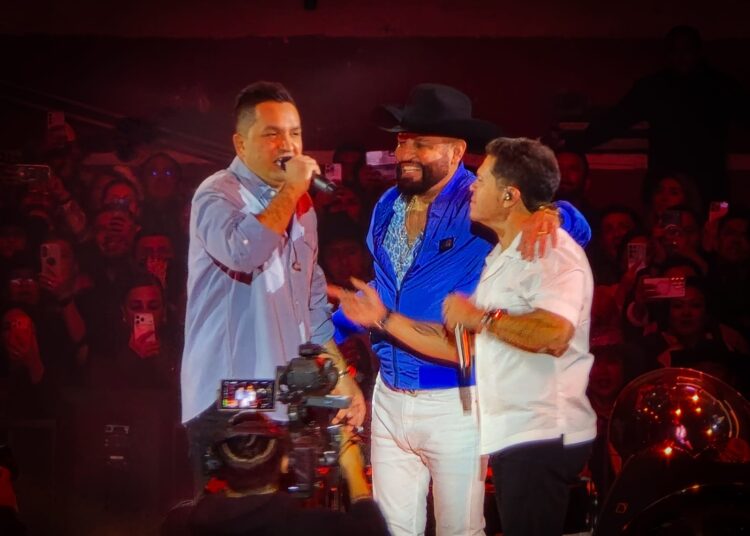 Jorge Medina y Josi Cuen conquistan Pachuca con una noche llena de nostalgia y éxitos