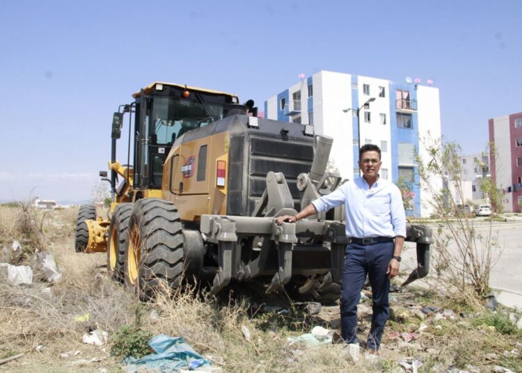 Atiende Eduardo Medécigo problemas de imagen urbana en Mineral de la Reforma