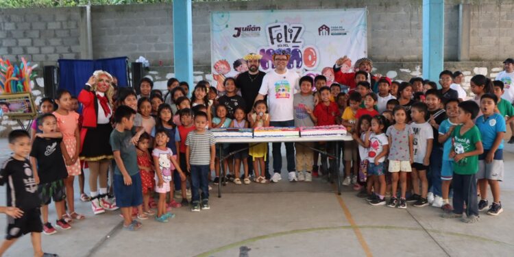 Julián Nochebuena inicia festejos a la niñez con Caravana Infantil