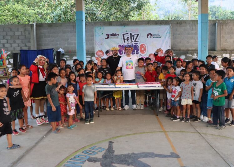 Julián Nochebuena inicia festejos a la niñez con Caravana Infantil