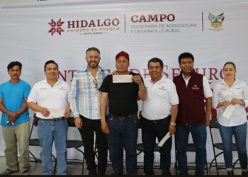 Entregan apoyos por casi un millón de pesos a productores afectados por contingencias