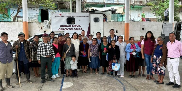 Acercan salud integral a personas mayores de la Otomí Tepehua