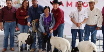 Entrega gobierno de Hidalgo apoyos agropecuarios en la región de Ajacuba