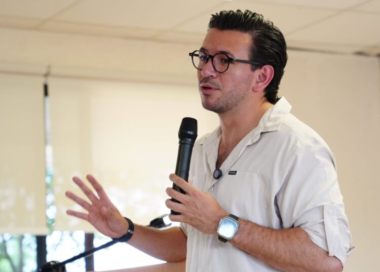 Gobierno de Hidalgo acerca programas de apoyo a estudiantes del Iteshu