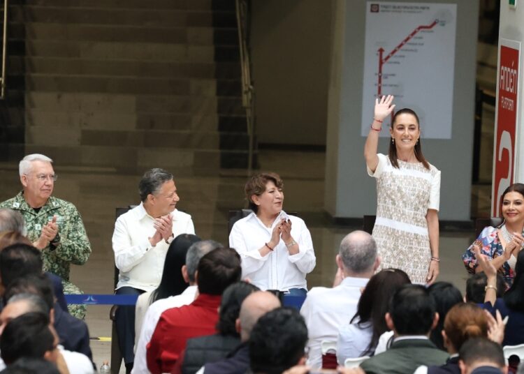 Julio Menchaca acompaña la inauguración del tren Buenavista–AIFA