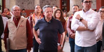 Julio Menchaca supervisa obras en el centro de Pachuca que mejoran la vida cotidiana de las familias