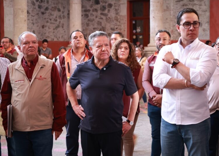 Julio Menchaca supervisa obras en el centro de Pachuca que mejoran la vida cotidiana de las familias