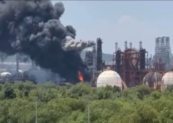 Incendio y explosión en la Refinería Miguel Hidalgo movilizan a cuerpos de emergencia en Tula de Allende