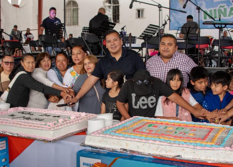 Con gran éxito celebran a las mamás, niñas y niños en San Agustín Tlaxiaca