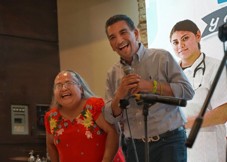 Presidente de Huejutla reconoce labor de las enfermeras y enfermeros del municipio.
